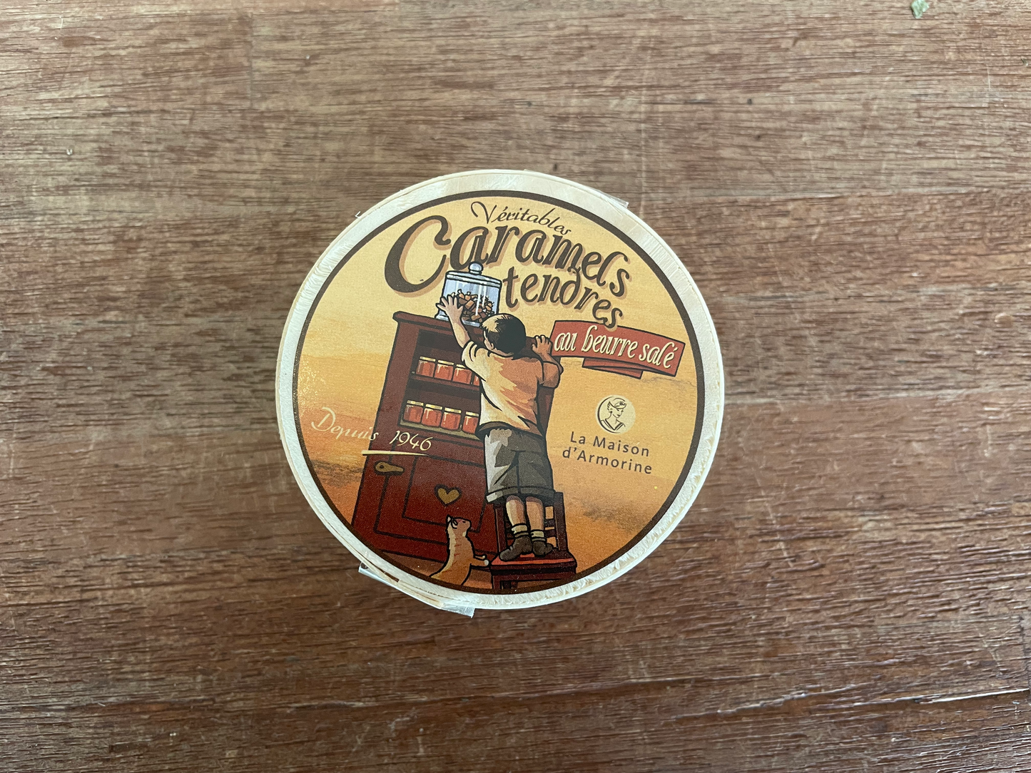 Salted Caramel Sweets in a small wooden box 50 g