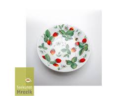 Alpine Strawberry Plate 20 cm